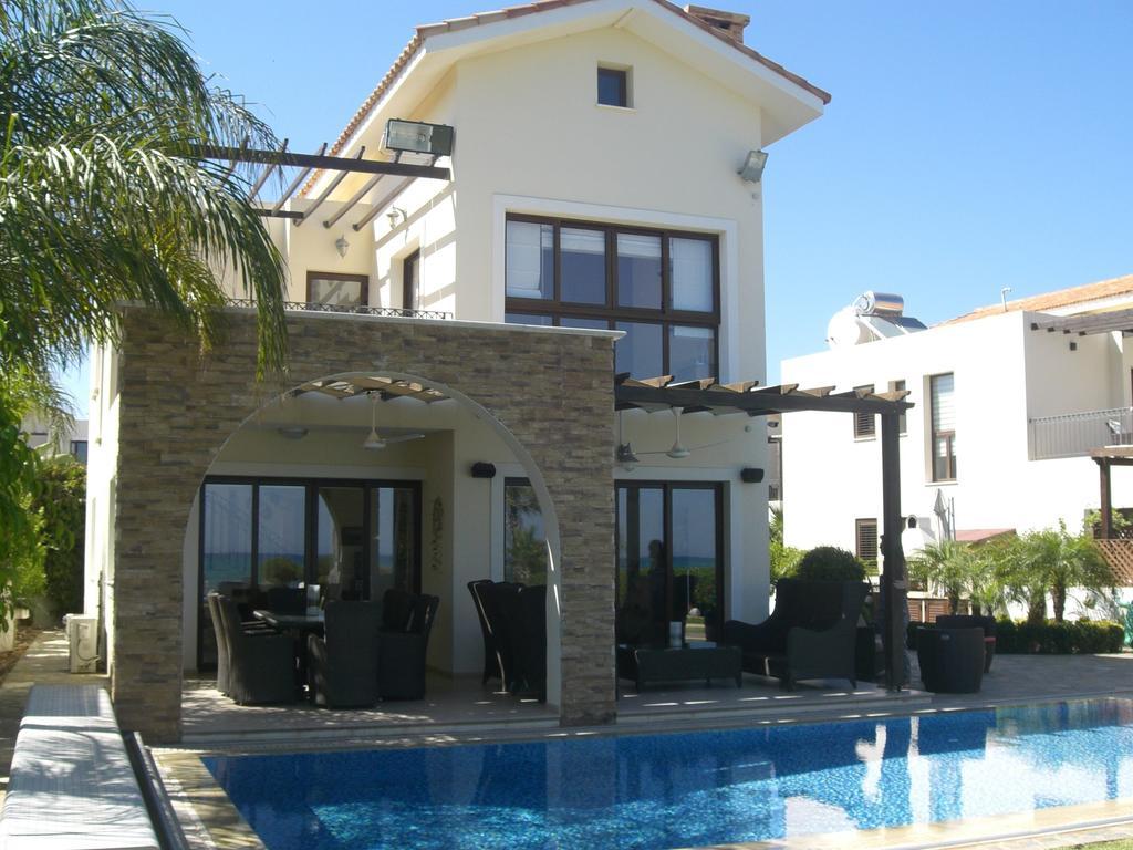 Ionion Beachfront Villa Ayía Nápa Chambre photo