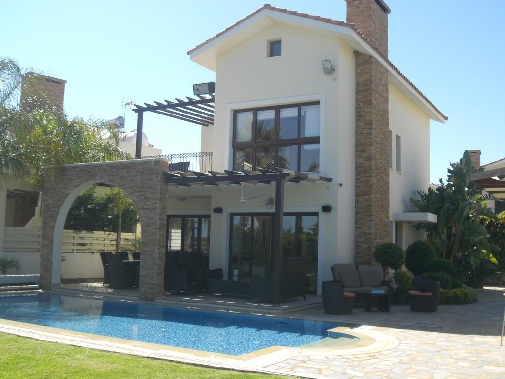 Ionion Beachfront Villa Ayía Nápa Chambre photo
