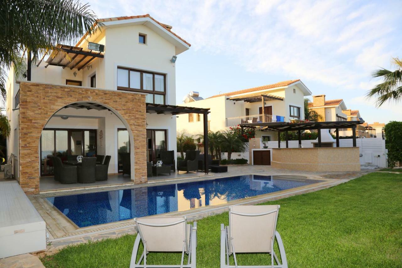 Ionion Beachfront Villa Ayía Nápa Extérieur photo